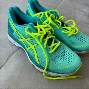 Women’s ASICS Gel-Kayano Sneakers sz 10